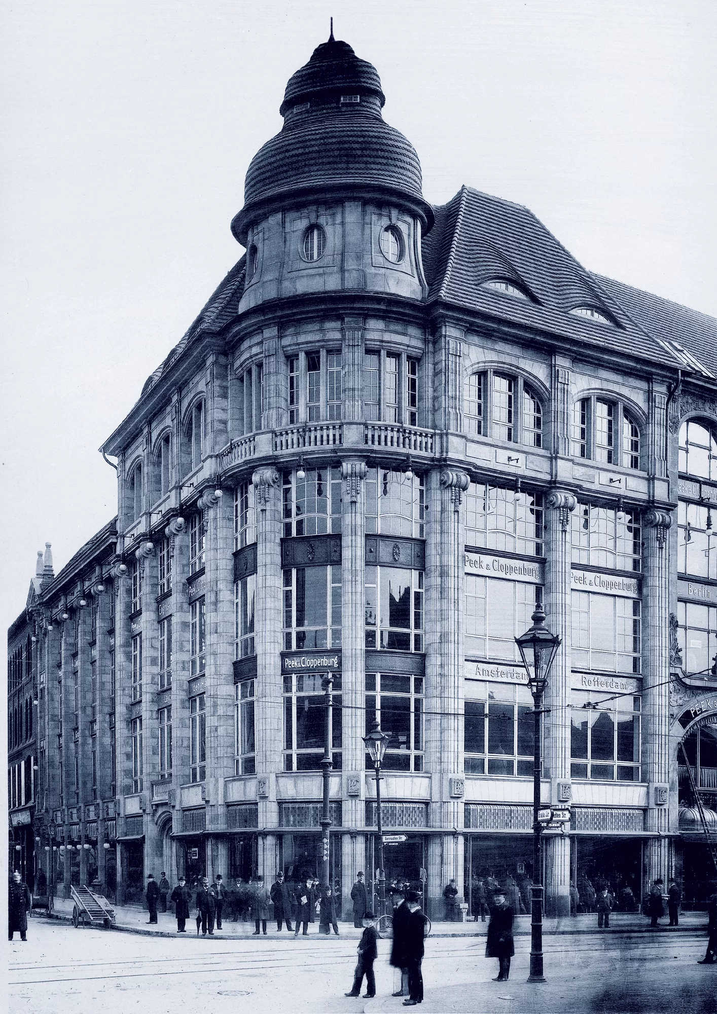 Historisches Bild des Geschäftshauses in Berlin.